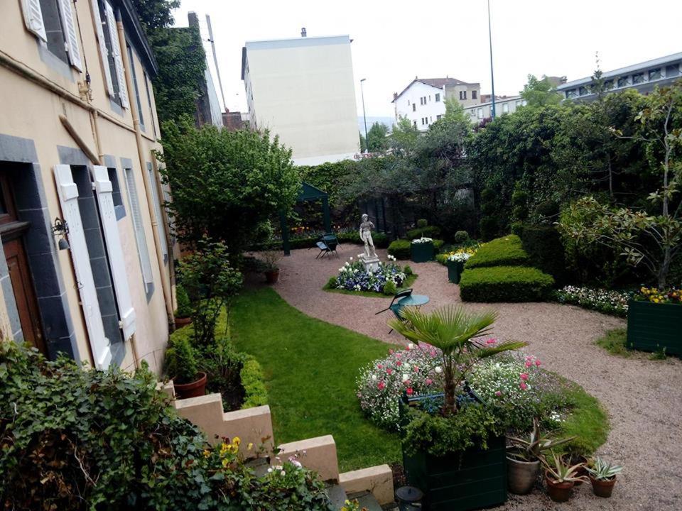 Bed and Breakfast Propriété Charbaymond Clermont-Ferrand Esterno foto