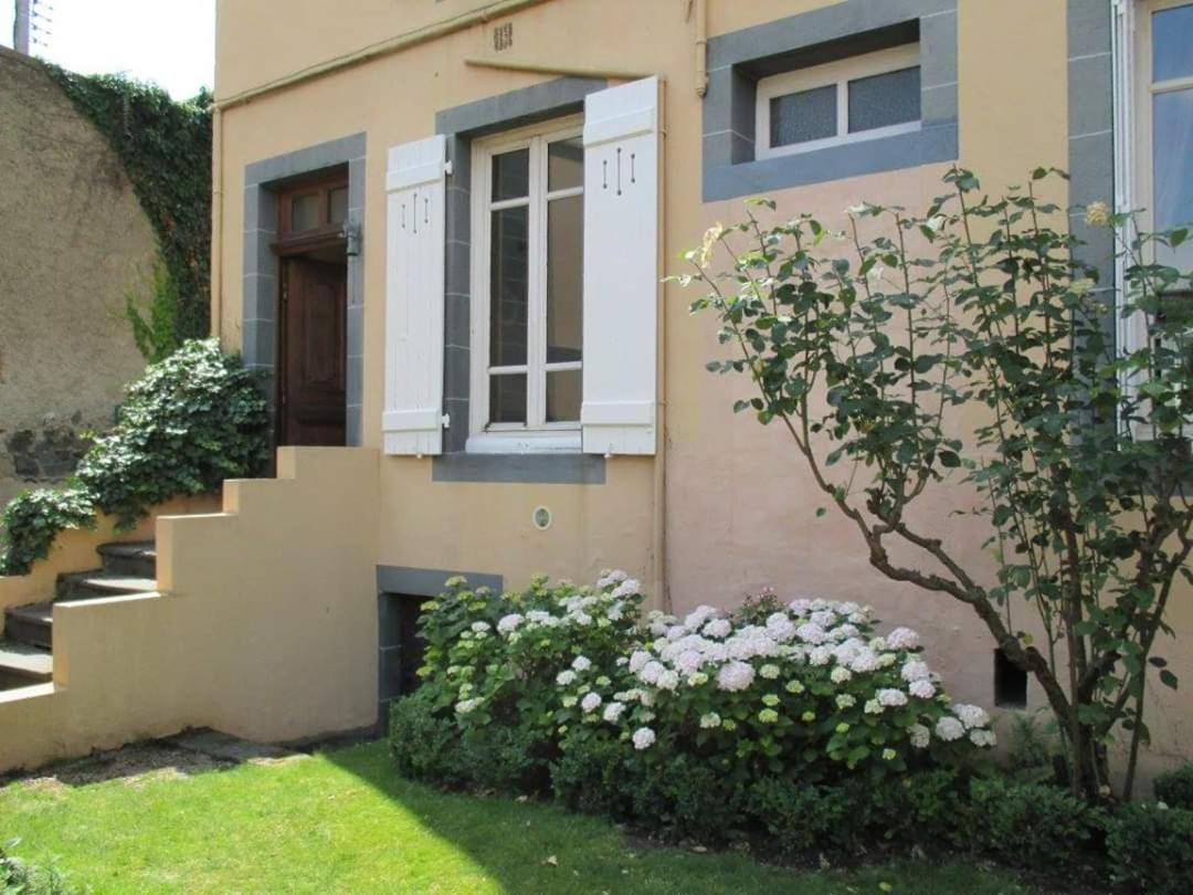 Bed and Breakfast Propriété Charbaymond Clermont-Ferrand Esterno foto