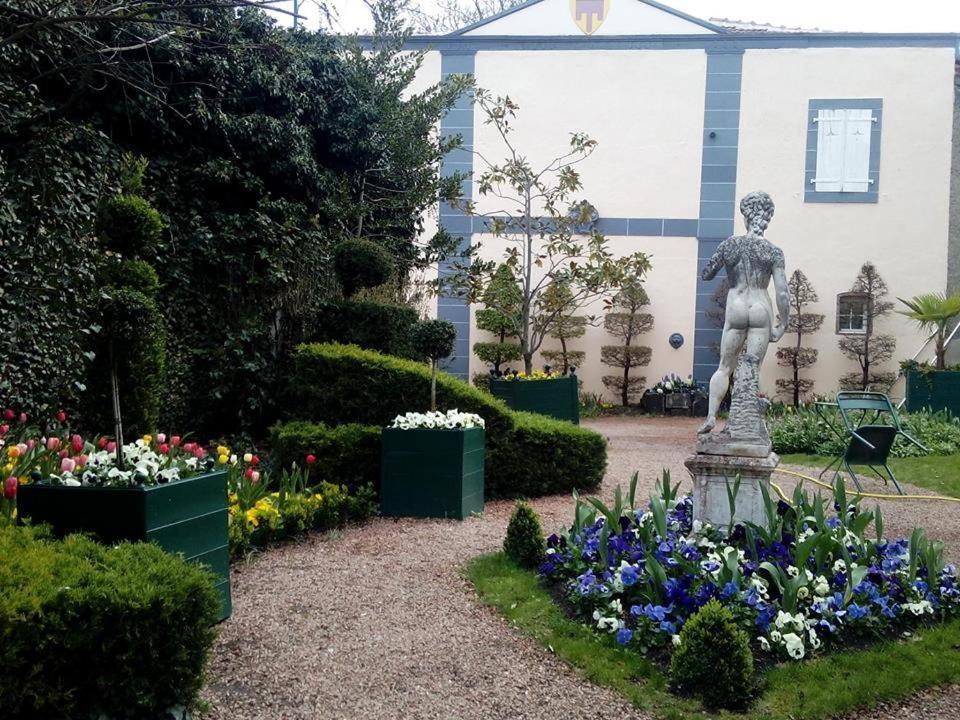 Bed and Breakfast Propriété Charbaymond Clermont-Ferrand Esterno foto