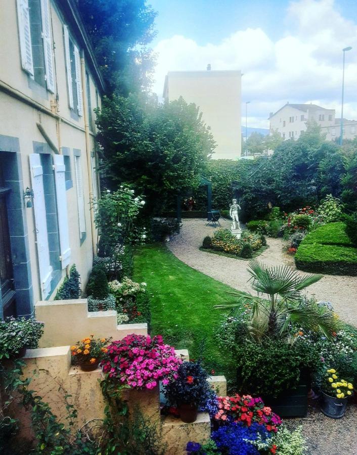 Bed and Breakfast Propriété Charbaymond Clermont-Ferrand Esterno foto
