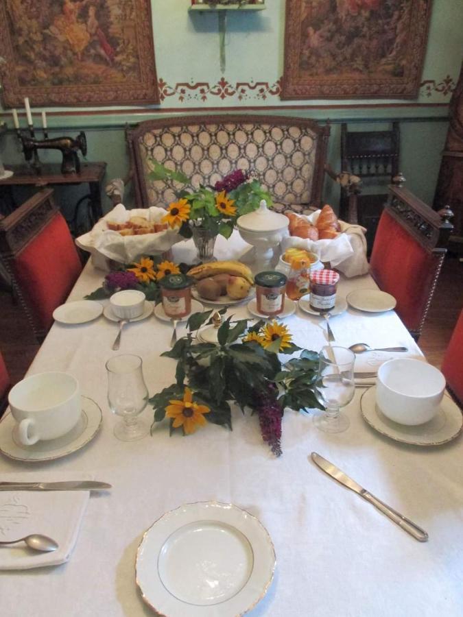 Bed and Breakfast Propriété Charbaymond Clermont-Ferrand Esterno foto